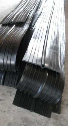 衡水榮威橡膠廠(chǎng)專(zhuān)業(yè)背貼式橡膠止水帶儲(chǔ)存與包裝方法及用途詳解